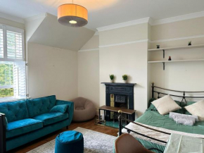 Mulberry Wimbledon Area Apartment, by Edens